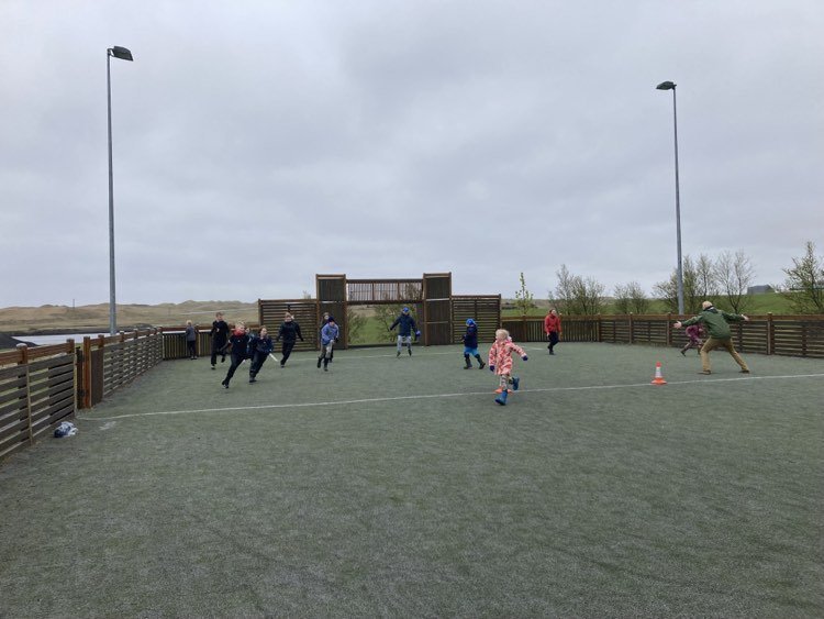 ein stöðin var í umsjón stjórnar foreldrafélagsins og var mikið fjör hjá þátttakendum