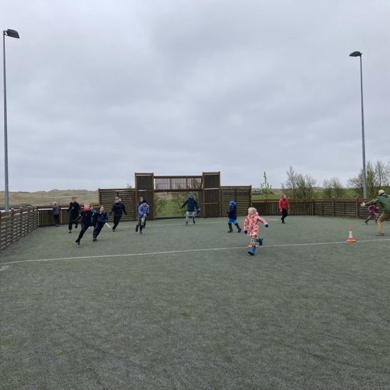 ein stöðin var í umsjón stjórnar foreldrafélagsins og var mikið fjör hjá þátttakendum